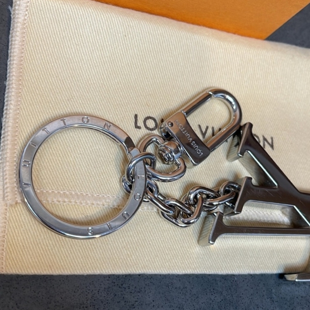 Louis Vuitton Silver Key Holder/ Gorgeous 😍 - Picture 3 of 6